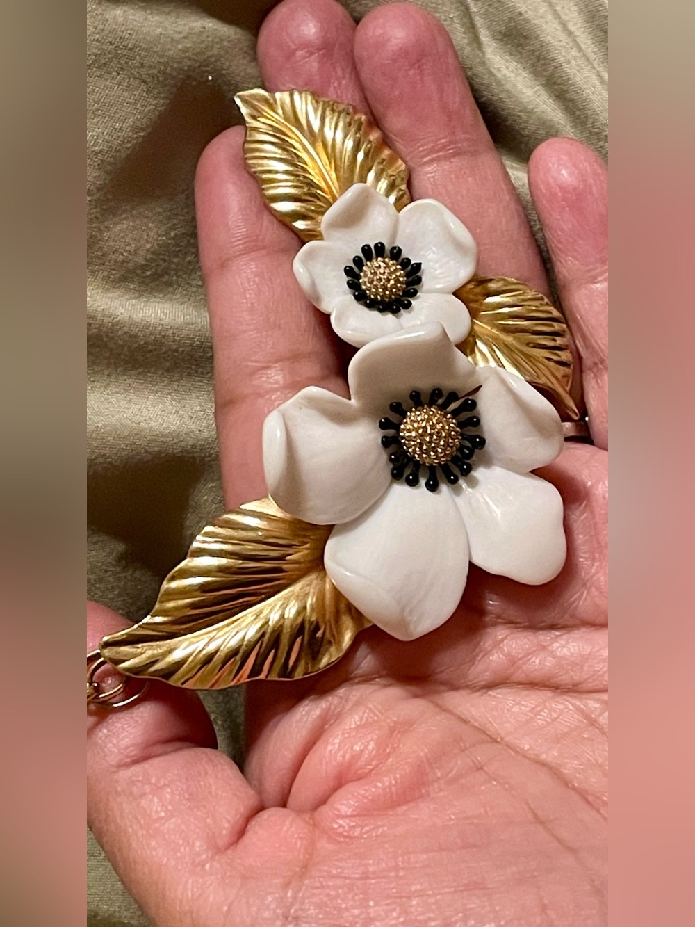 Louis Feraud Gold and White Floral Leaf Necklace - Picture 3 of 6